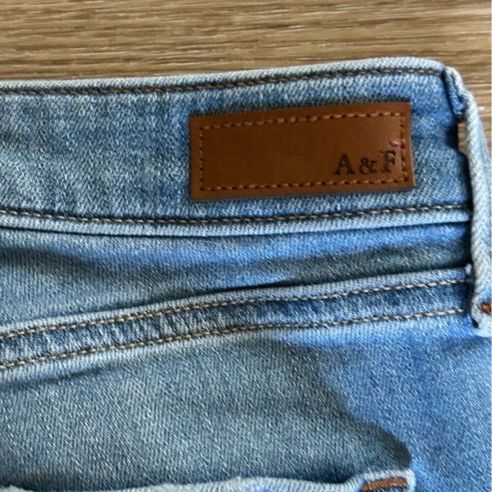 Abercrombie & Fitch Harper Low Rise Ankle Embroidered Distressed Jeans Sz 28/6 - Picture 15 of 16